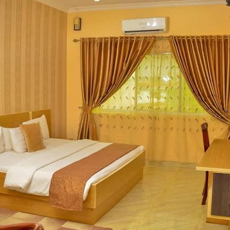 Fawzy Hotel Ibadan Ngoại thất bức ảnh