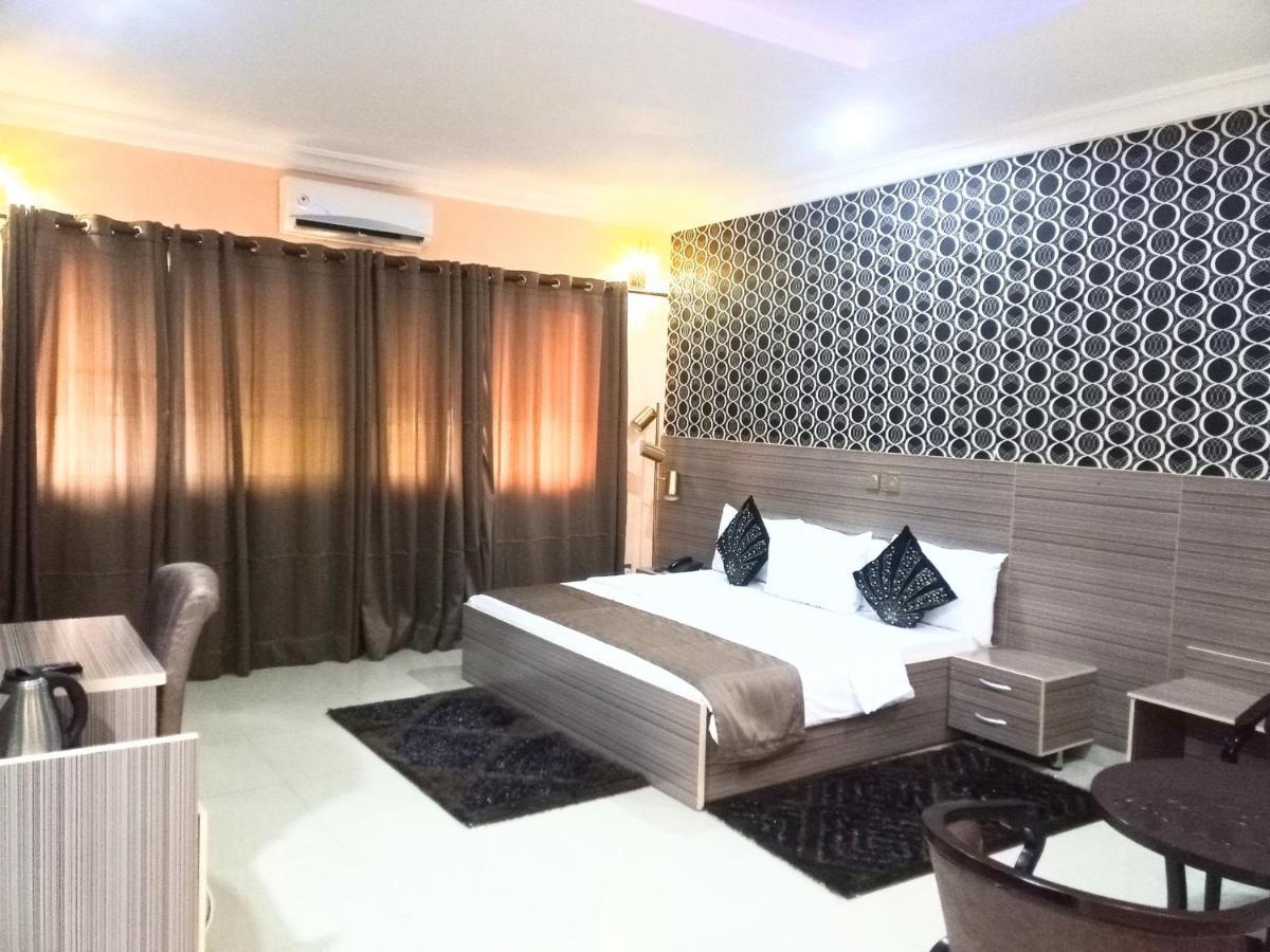 Fawzy Hotel Ibadan Ngoại thất bức ảnh