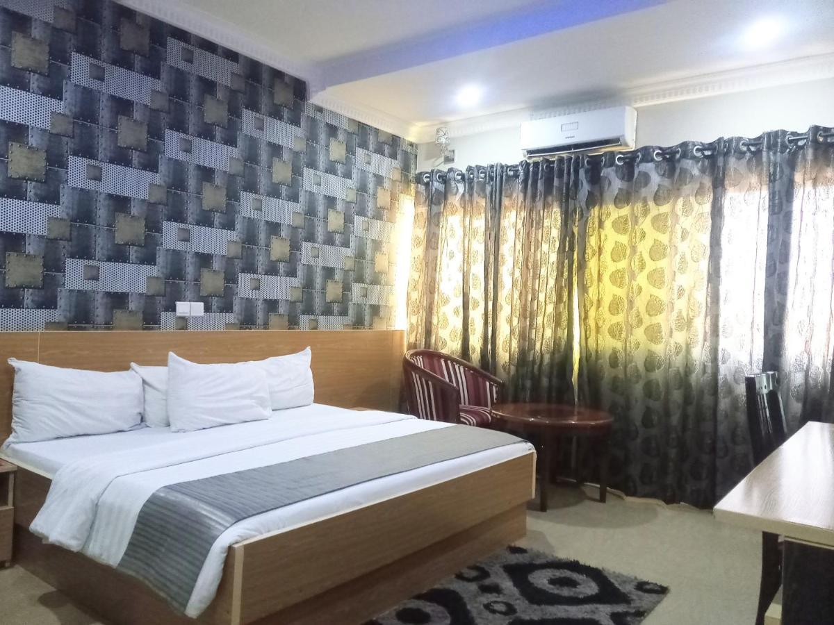 Fawzy Hotel Ibadan Ngoại thất bức ảnh