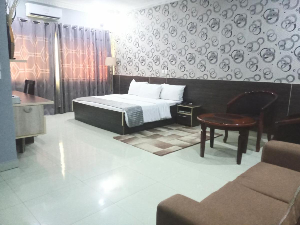 Fawzy Hotel Ibadan Ngoại thất bức ảnh