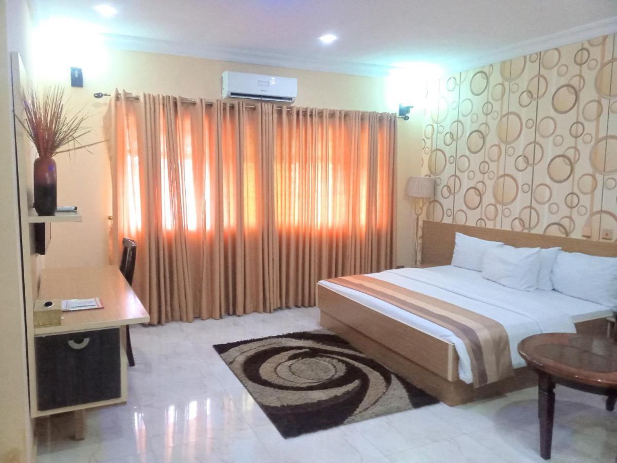 Fawzy Hotel Ibadan Ngoại thất bức ảnh