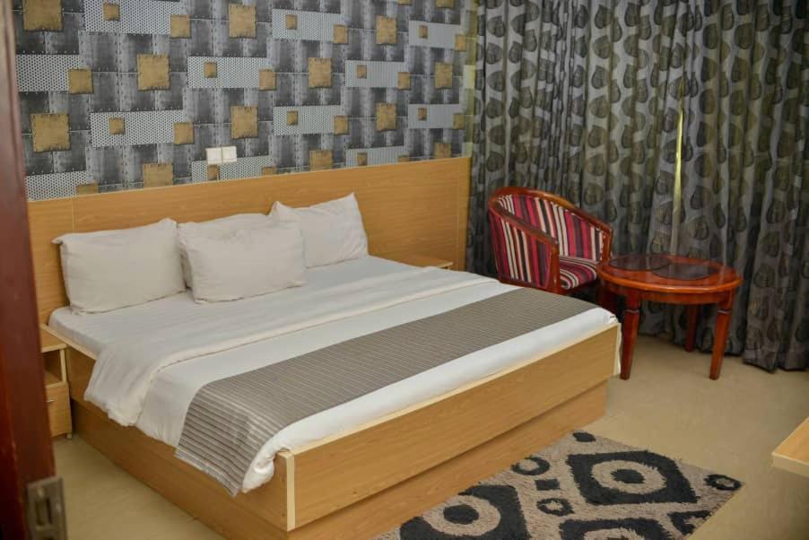 Fawzy Hotel Ibadan Ngoại thất bức ảnh