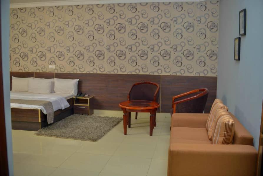 Fawzy Hotel Ibadan Ngoại thất bức ảnh
