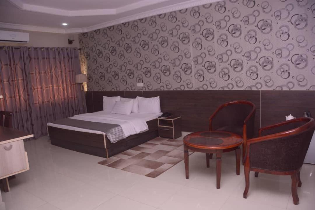 Fawzy Hotel Ibadan Ngoại thất bức ảnh
